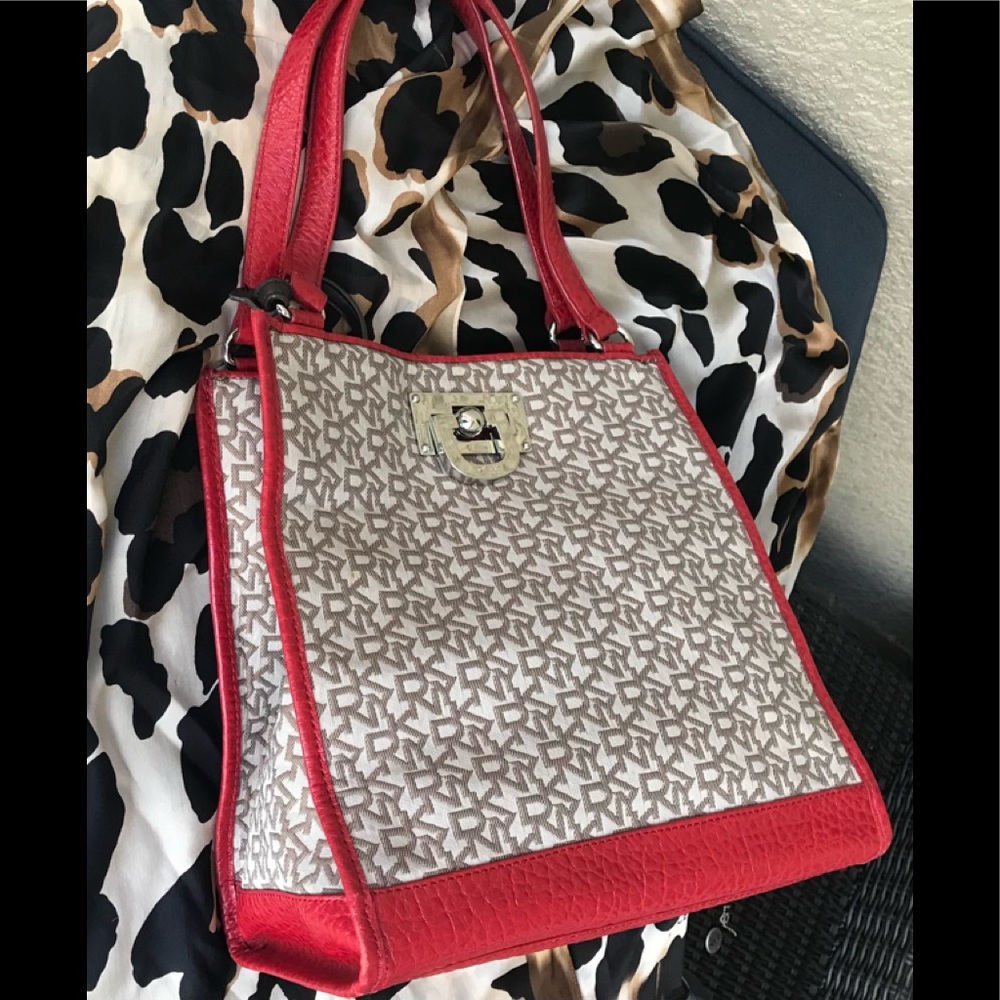 Donna Karin Tote/Bag this bag will hold everything for your busy day.